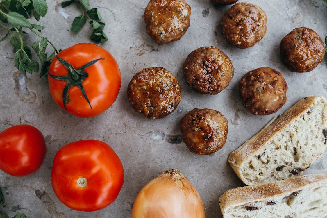 Some recipes that use meatballs without breadcrumbs as an ingredient